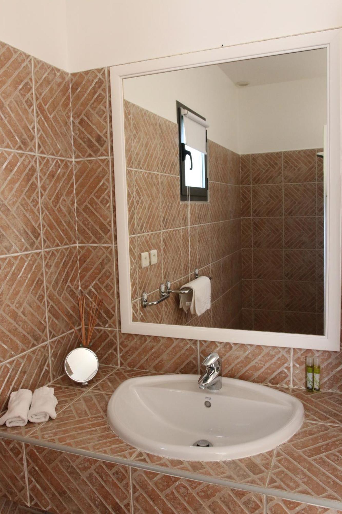 Bed and Breakfast Le relais d'Angélique Lunel  Esterno foto