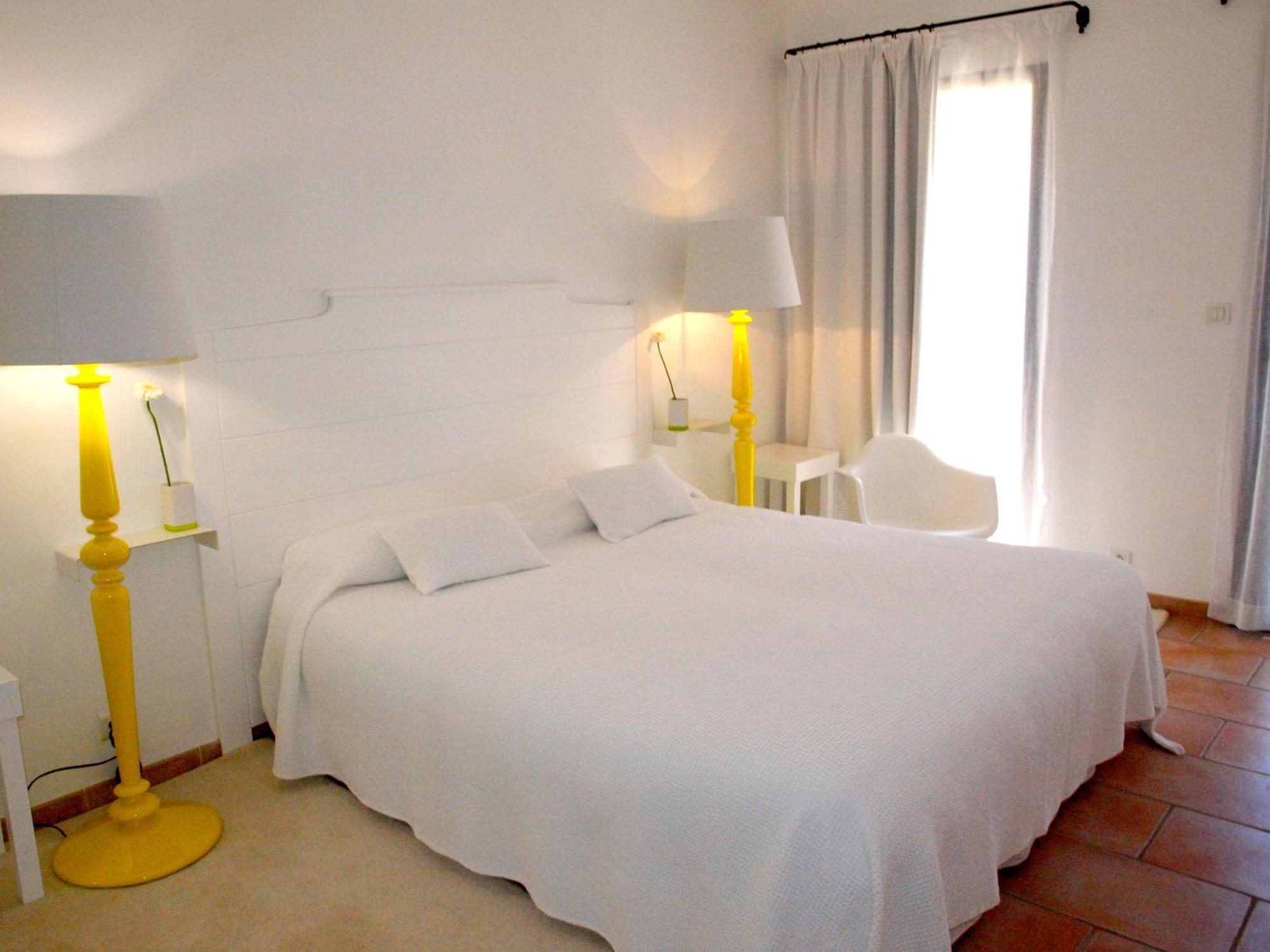 Bed and Breakfast Le relais d'Angélique Lunel  Esterno foto