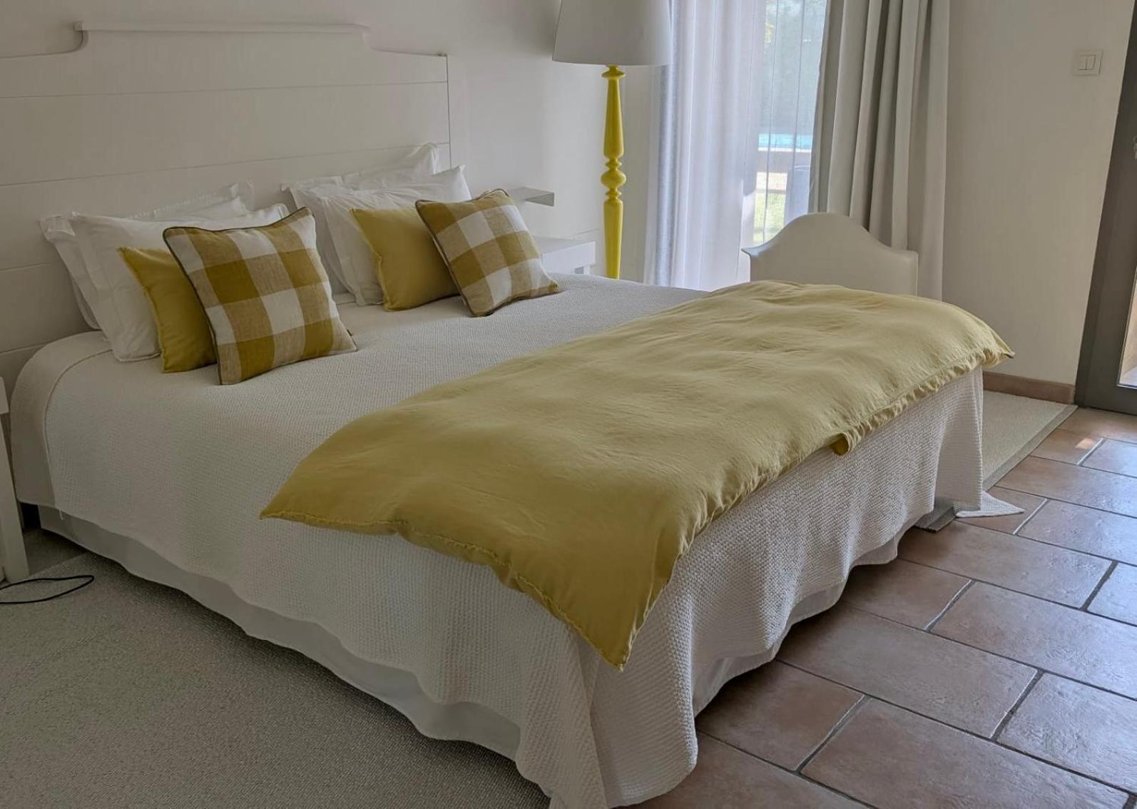 Bed and Breakfast Le relais d'Angélique Lunel  Esterno foto
